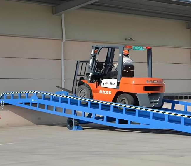 富拉尔基移动式卸货平台（叉车用）